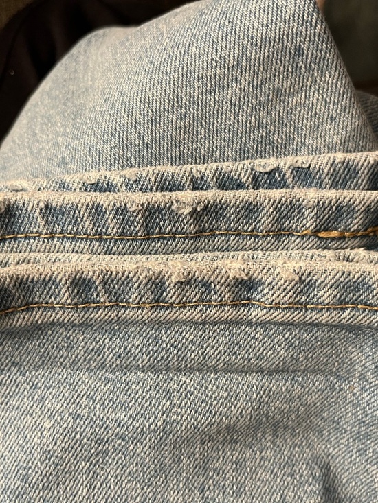 Levi's High-Rise Mom Jeans in Light Blue, Size 29 - Picture 6 of 6